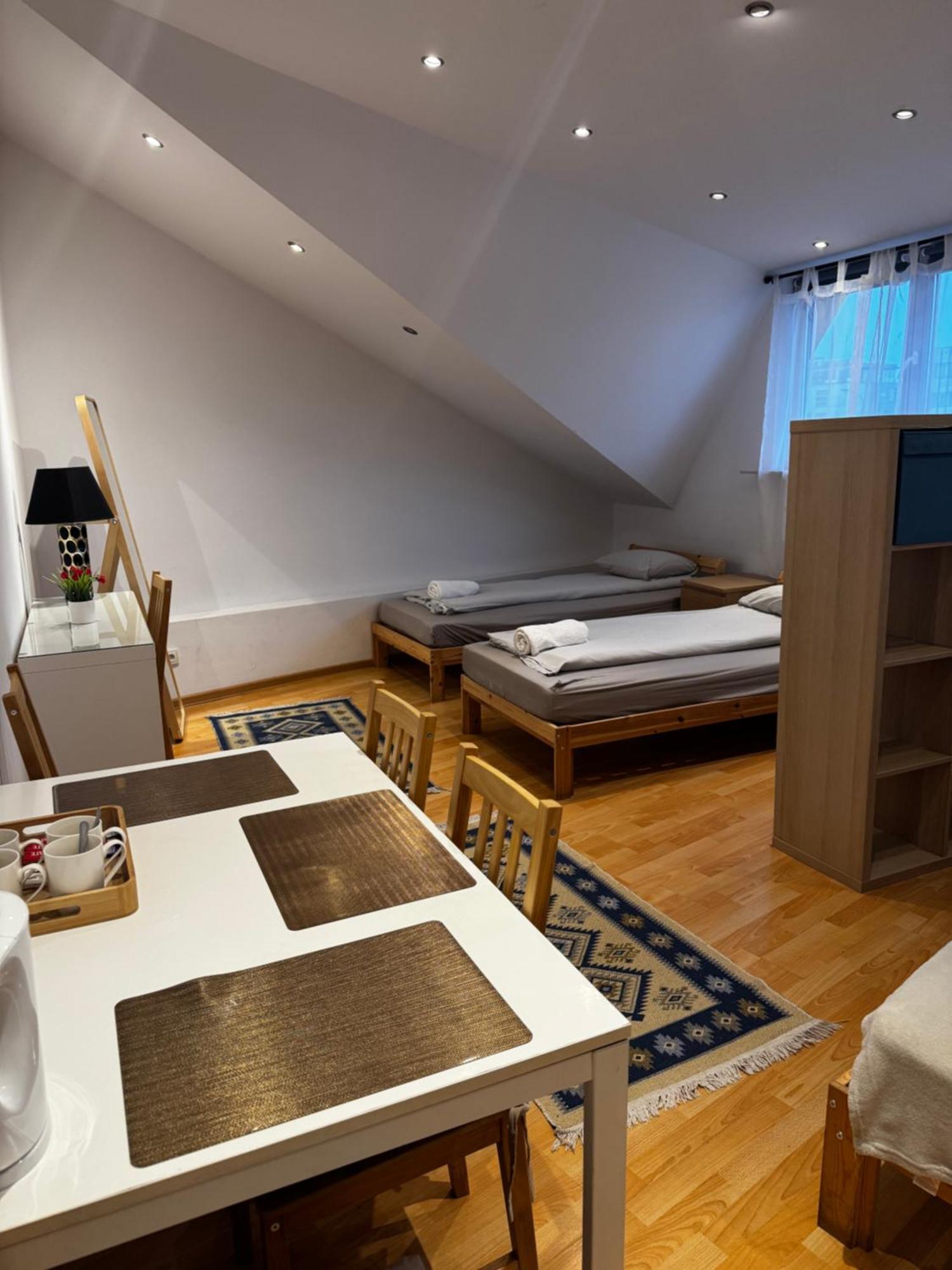 Esa Home Varsavia Esterno foto